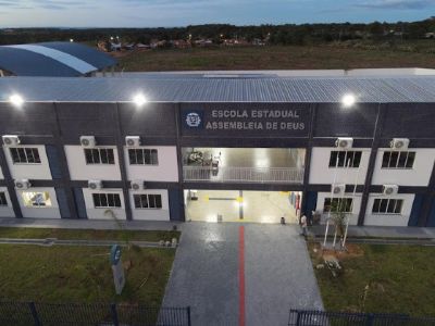 ​Homem invade escola para matar adolescente de 15 anos