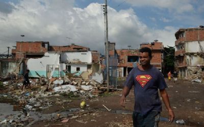 Extrema pobreza e desigualdade crescem h� 4 anos, revela pesquisa