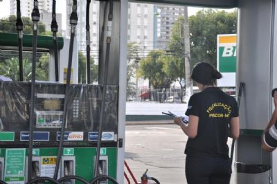 ​Procon fiscaliza postos de combust�veis em MT