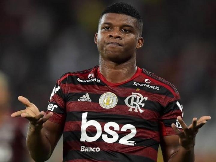 Ex-Flamengo, Lincoln denuncia inj�ria racial de s�ndico, mas � acusado de amea�ar agressor