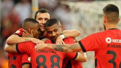 Flamengo perde do Athletico-PR