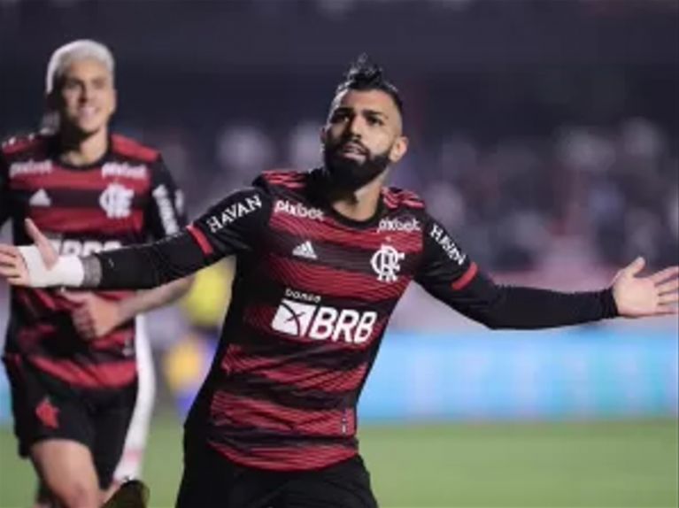 Flamengo vence o S�o Paulo no Morumbi e abre vantagem na semifinal
