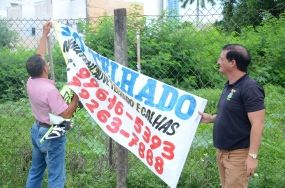 Fiscais da Secretaria de Ordem P�blica retiram materiais publicit�rios irregulares das ruas
