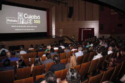 Document�rio sobre o tricenten�rio deve ser levado para as escolas municipais