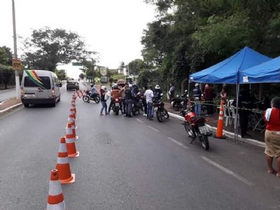 Equipes de fiscaliza��o do Detran-MT autuam 26 motoristas irregulares em Cuiab�