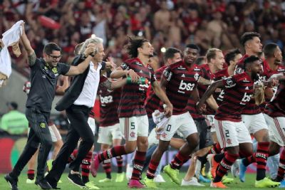 Flamengo goleia Gr�mio e est� na final da Copa Libertadores