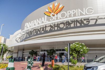 Lojas de um shopping de Cuiab� oferecem descontos de at� 70%