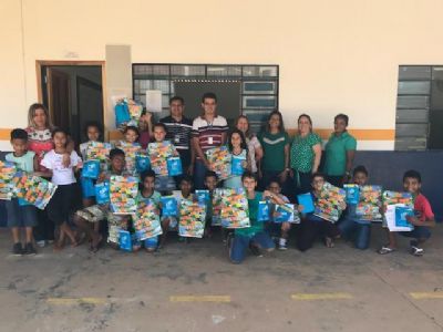 Sefaz entrega material sobre cidadania fiscal a alunos da rede p�blica