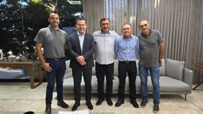 ​Governador anuncia instala��o de nova usina de etanol de milho