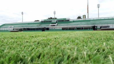 Gramado do Dutrinha � elogiado e receber� jogo da S�rie A