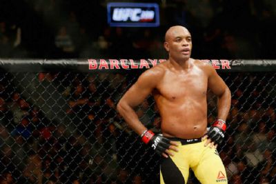 Anderson Silva v� 'grande chance' de n�o se aposentar e deixa at� porta para outra luta