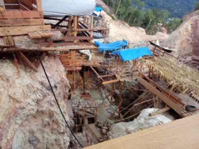 Pol�cia usar� explosivos para implodir �rea de extra��o ilegal de ouro; 500 garimpeiros deixaram local
