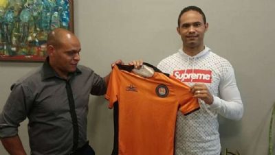 Goleiro Bruno � liberado para jogar no final de semana