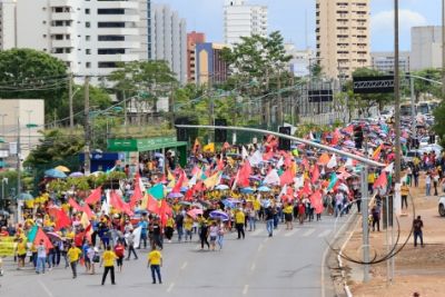 Ades�o � paralisa��o dos servidores foi baixa e servi�os ao p�blico funcionaram