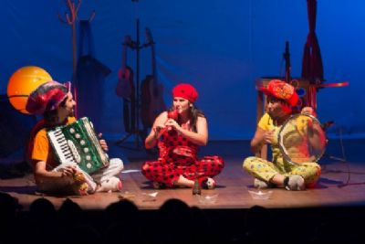 Teatro Zulmira Canavarros retoma espet�culos em sistema de drive-in neste s�bado