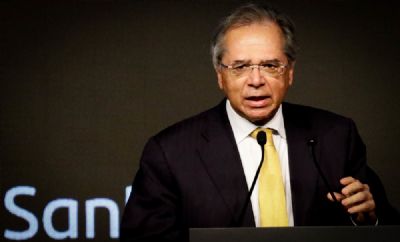 Guedes assina com Argentina acordo que prev� livre com�rcio de autom�veis em dez anos