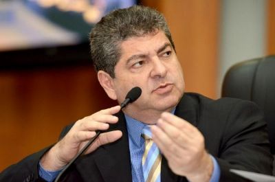 Relator alega que n�o compete ao TCE e rejeita pedido de suspens�o da posse
