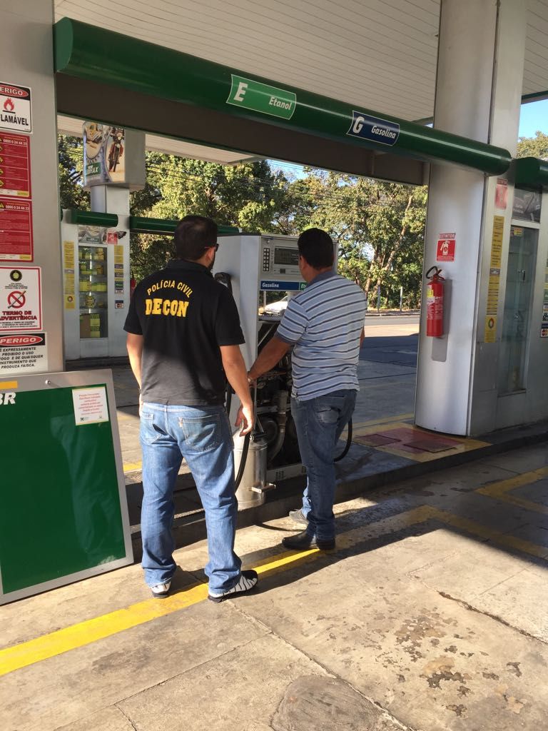 For�a tarefa inicia fiscaliza��o em postos de combust�veis nesta ter�a-feira