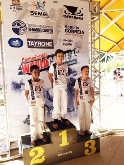 Capoeirista vence campeonato mundial de capoeira do grupo