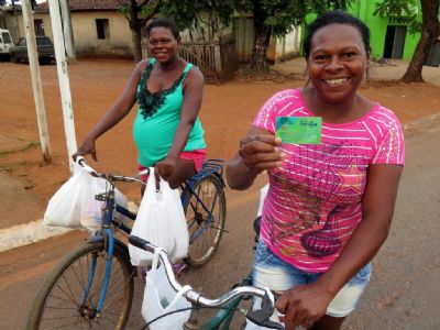Governo beneficia 465 fam�lias com o cart�o Pr�-fam�lia em Pocon�