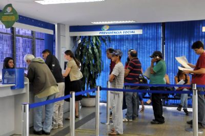 INSS come�a a conceder aposentadoria por telefone