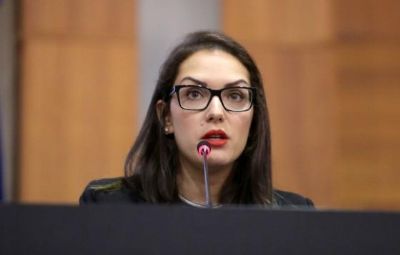 Projeto de deputada pode obrigar institui��es de ensino sem aula a reduzirem mensalidades