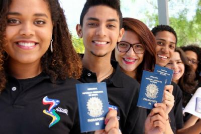 Comiss�o aprova isen��o de taxa para estudantes carentes tirarem passaporte