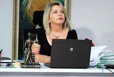 Ju�za faz pedido de aposentadoria e n�o descarta candidatura