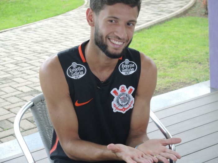 M�o calejada pela vida: Juninho Capixaba, do Corinthians, conta sua hist�ria