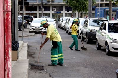 Prefeitura investe em trabalho de limpeza dos espa�os p�blicos