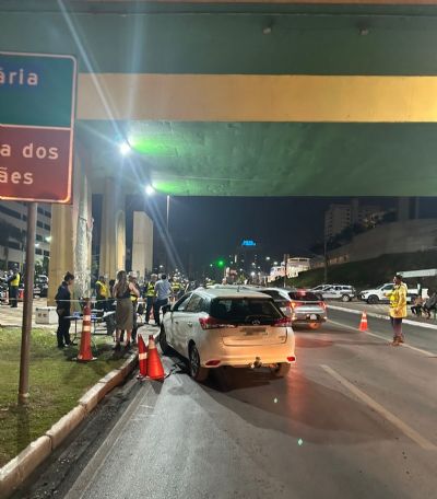 ​ Opera��o prende 7 motoristas dirigindo embriagados na Avenida do CPA