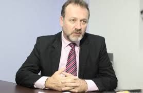Juiz manda 3 ex-governadores devolverem parte de pens�o em MT
