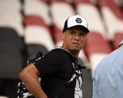 Veja o que o S�o Paulo pensa sobre Luis Fabiano; �dolo se recupera no CT