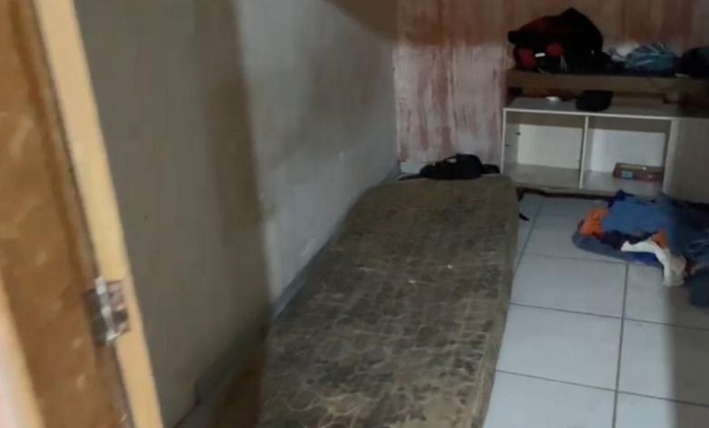 Pol�cia liberta jovem que seria executado por postar foto com suposto sinal de fac��o rival