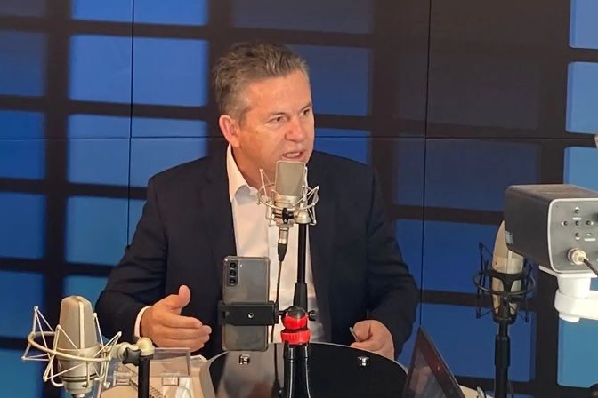 Mauro Mendes muda de ideia e, poucas horas antes, desiste de participar de debate