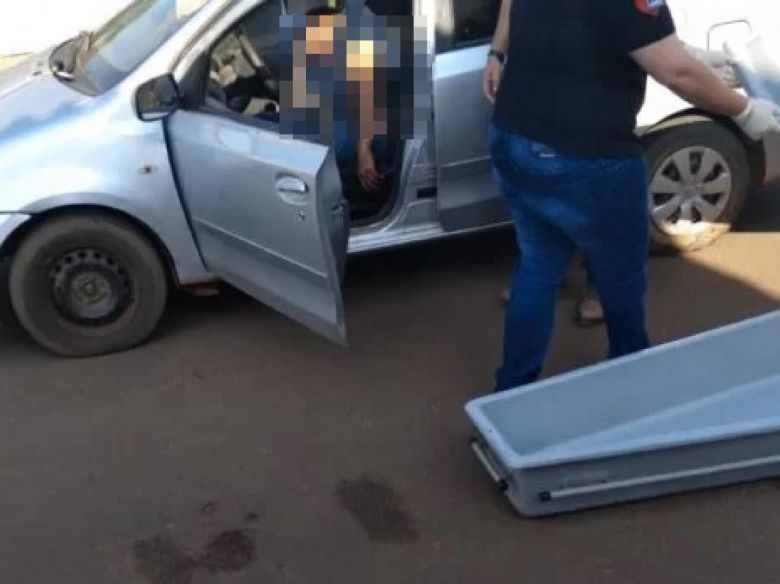 Homem � achado morto dentro do carro com ao menos 6 tiros na cabe�a e pesco�o