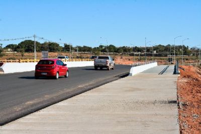 Primeira ponte sobre o Ribeir�o do Lipa fica pronta e tr�fego � liberado