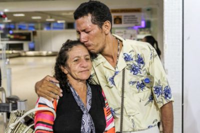M�e reencontra filho deficiente que estava desaparecido h� 5 anos