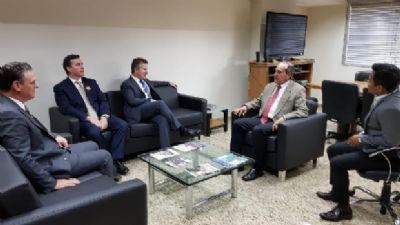 Mauro cobra celeridade de secret�rio nacional em estudo sobre solu��o para obras do VLT