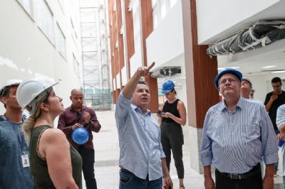 Governador vistoria obras e afirma que Hospital Central �vai dar orgulho� � popula��o