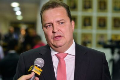 ​PEC prev� aumento de tr�s cadeiras no comando da ALMT