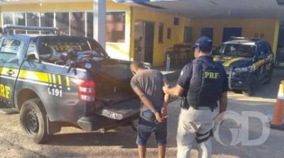 V�timas imobilizam assaltante durante roubo � m�o armada