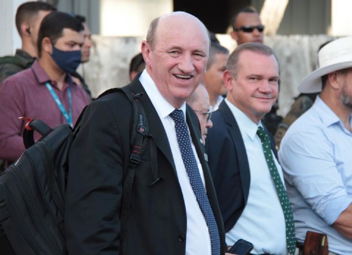 Neri Geller mostra prefeitos e Wellington alfineta advers�rios