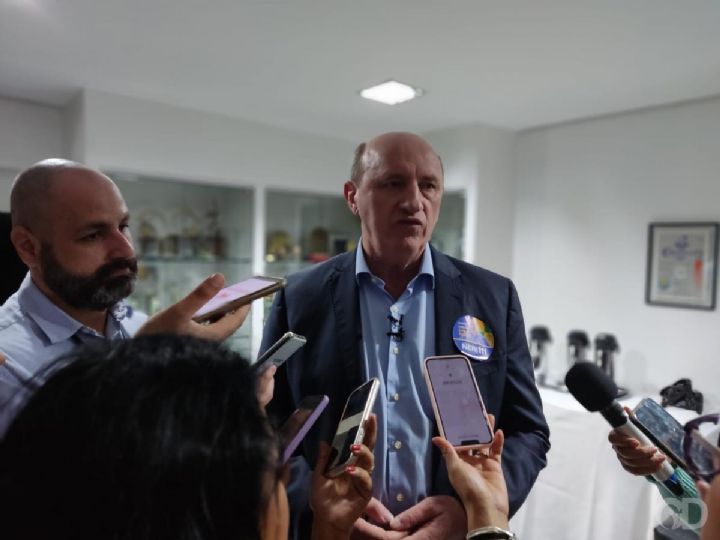 Neri denuncia contratos de empresas ligadas a Fagundes com a AL