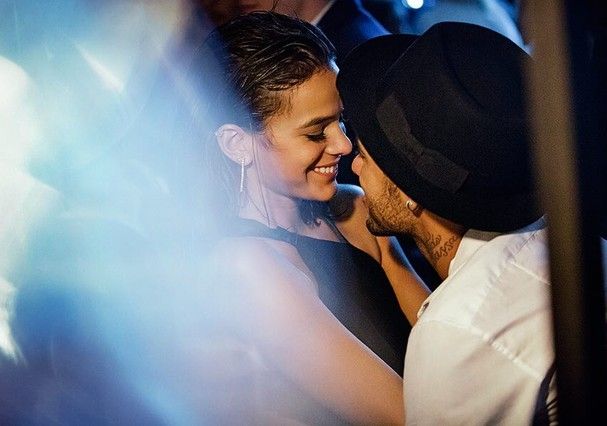 Neymar posa com Marquezine e se declara: 
