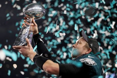 Nick Foles renasce, bate Tom Brady em jogo hist�rico e Eagles leva o Super Bowl