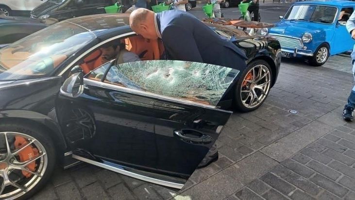 Ladr�o usa martelo para quebrar vidro de Bugatti de R$ 18 milh�es; veja