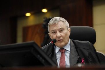 ​TCE aponta economia or�ament�ria de R$ 43 milh�es e julga regulares contas da ALMT