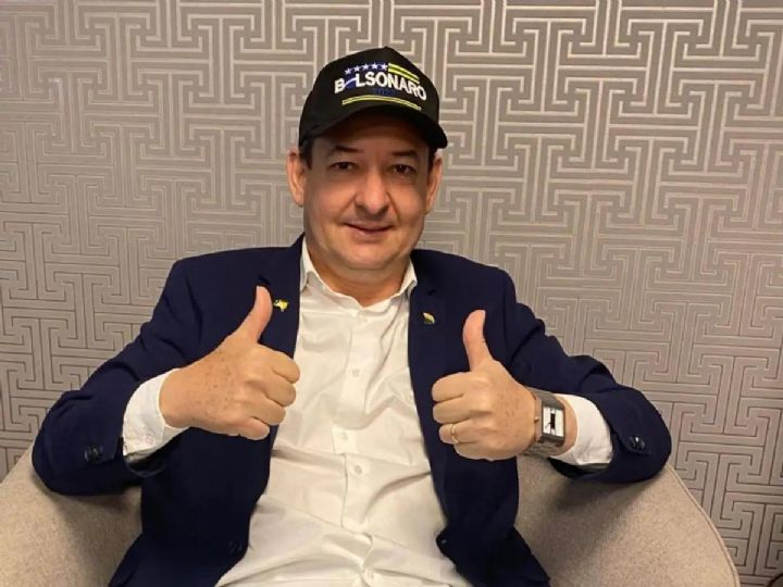 Pastor declara R$ 995 mil em bens; vice empobrece R$ 43 mi em 2 anos