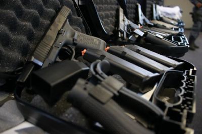 Governo entrega 2,6 mil pistolas e 130 mil muni��es para a Pol�cia Militar nesta sexta